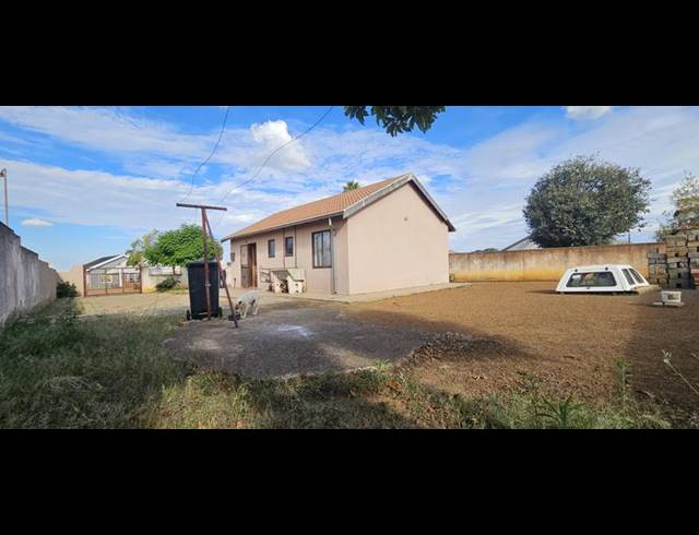 3 BEDROOM HOUSE FOR SALE IN LOTUS GARDENS